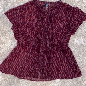 Torrid red and black short sleeve dress shirt with lip print.